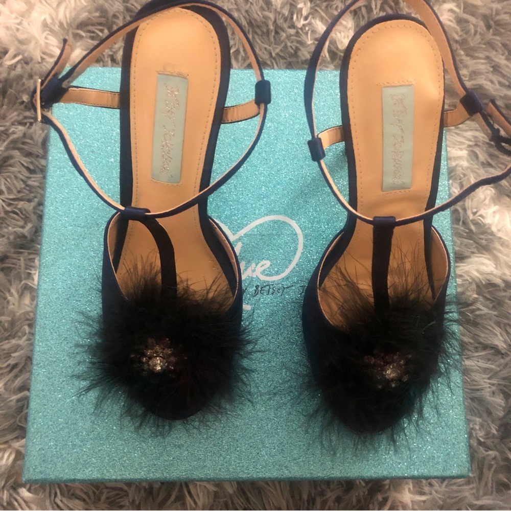 Betsy Johnson elegant blue satin 7.5